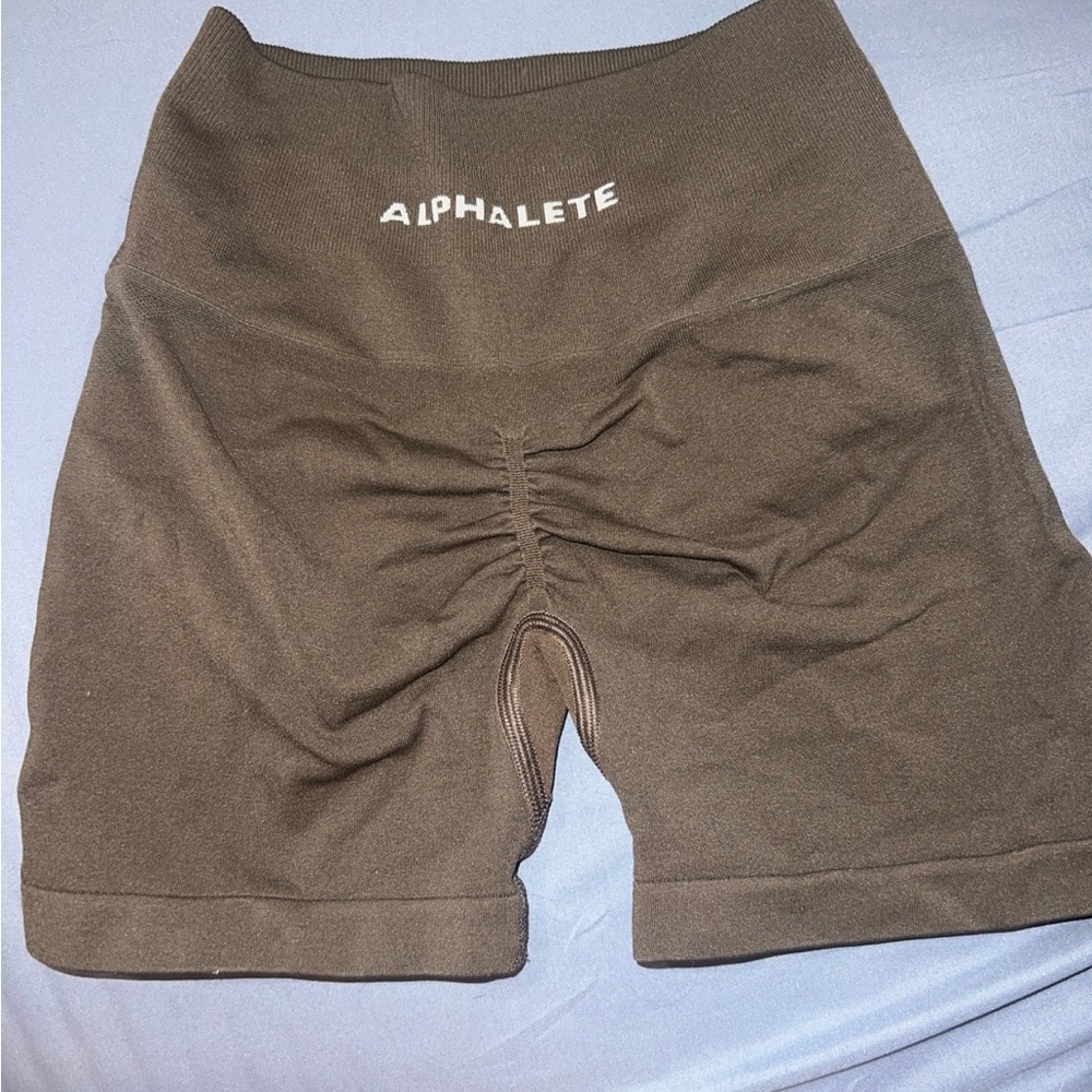 Alphalete amplify shorts mocha